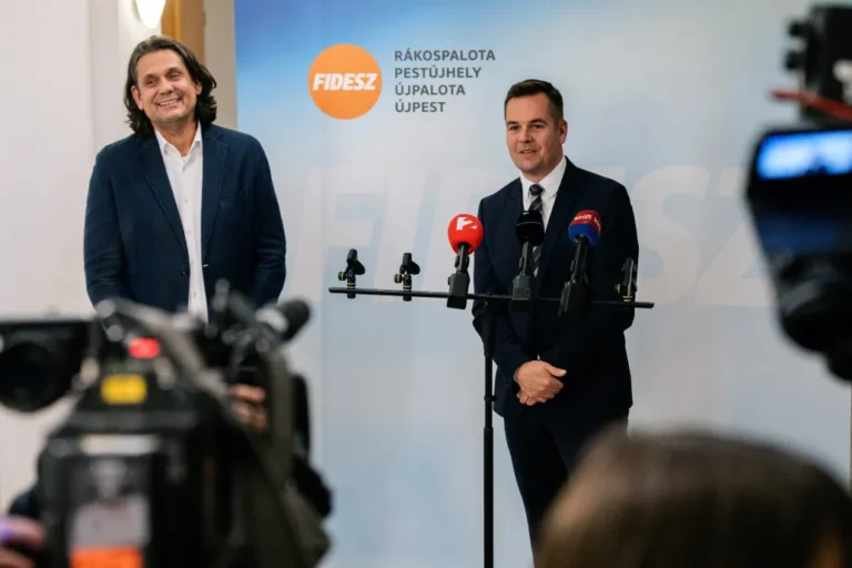 A Fidesz-frakció Facebook-hirdetéseinél azt tüntették fel, hogy az Országgyűlés Hivatala fizette azokat