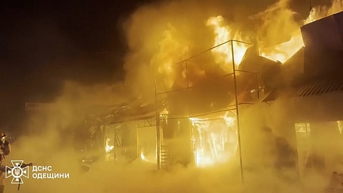 Hat sérült az orosz dróntámadásokban Odesszában