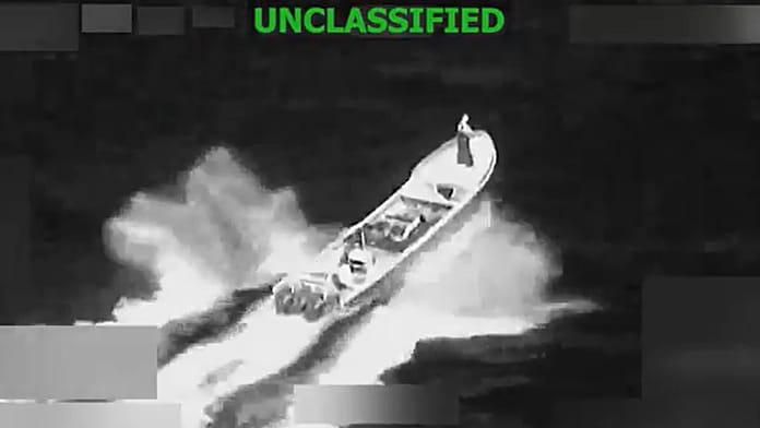 Az USA megtámadta a feltételezett kábítószer-hajót a Csendes-óceánon: 2 halott és egy túlélő