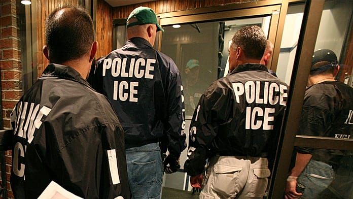 Jogellenesen törnek be a bevándorlási ügynökök a magánházakba – ezzel nő a konfliktusveszély