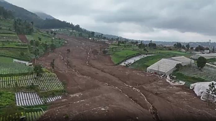 Indonéziában földcsuszamlás: legalább 17-en meghaltak, több mint 70 eltűnt