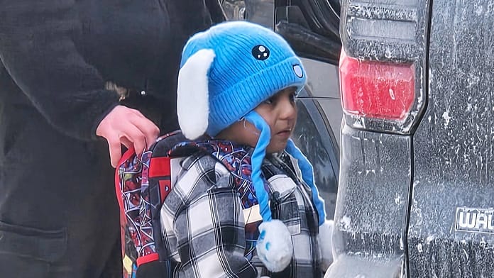 Az amerikai bevándorlási ügynökök már több ezer kiskorút vettek őrizetbe, köztük óvodásokat is