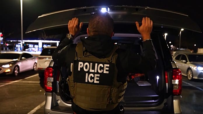 ICE: így működik a Trump tömeges kitoloncolásait végrehajtó ügynökség