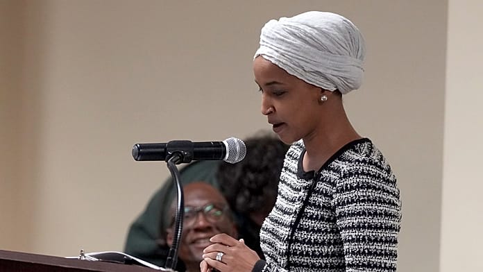 Ismeretlen folyadékot spricceltek Ilhan Omar szomáliai származású amerikai képviselőre