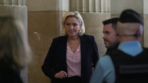 Marine Le Pen visszatért a bíróságra, fellebbezése dönthet a 2027-es elnökválasztásról