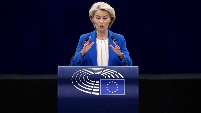 Ursula von der Leyen sorsáról döntenek, a Tisza Párt most nem bújhat el