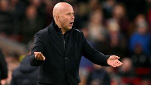 Steven Gerrard szavai sokkolták a Liverpool egy másik legendáját, Arne Slot baráti tűz alatt