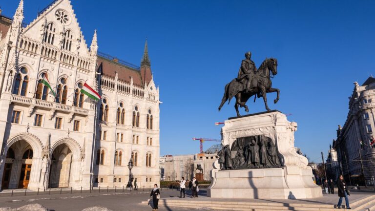 Formaadó erő és nagyvonalúság