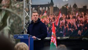 Luxus síüdülés Lappföldön: egzotikus vakáción pihent a tiszás jelölt