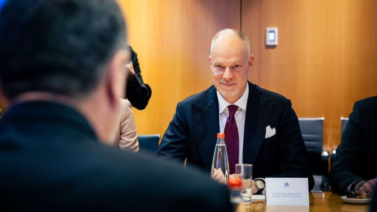 Szalay-Bobrovniczky Kristóf: A honvédelem magja az ellenálló társadalom + videó