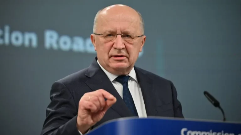 Az EU-nak akár százezres állandó hadseregre is szüksége lehet – erről fantáziál az uniós védelmi biztos – videó