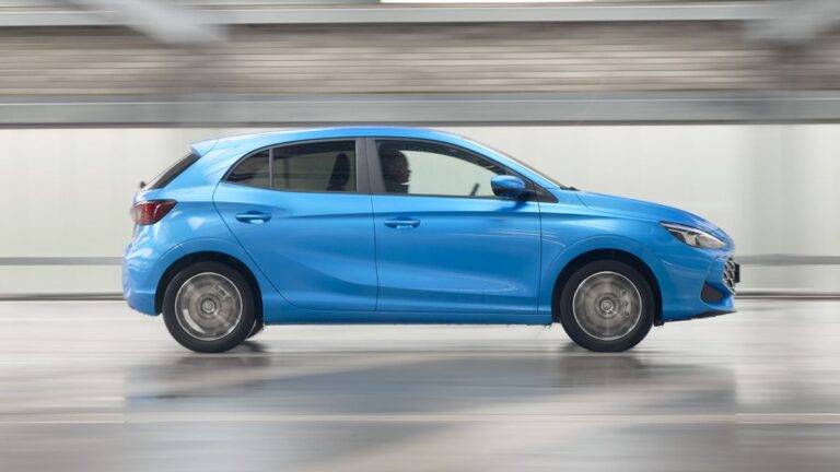 Csak idő kérdése volt: kínai modell szállt be a legolcsóbb autók versenyébe