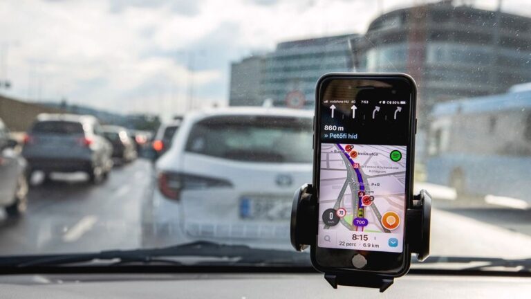 Olyan funkciókkal bővül a Waze, amelyekre régóta vártak az autósok