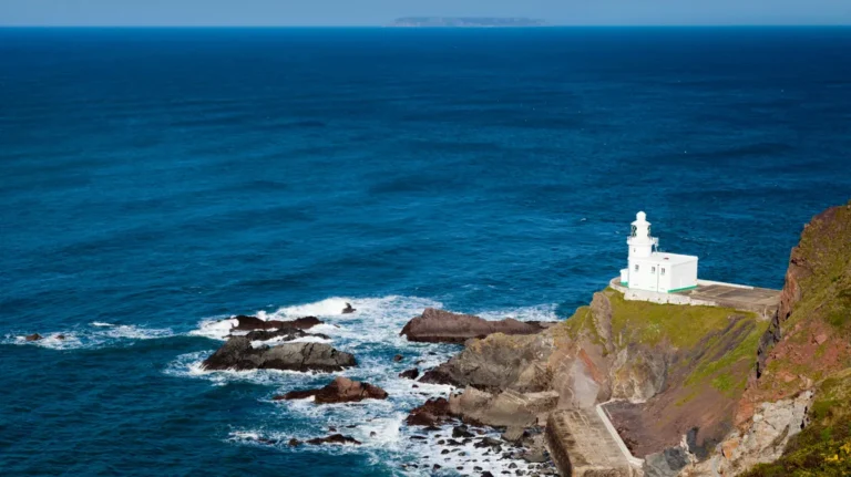 Az elfeledett titkos kalózsziget, ahol nincsenek autók, a kocsmában pedig tilos a mobiltelefon