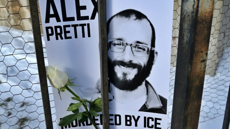 Fizetett szabadságra küldték azt a két ICE ügynököt, akik Alex Pretti lelövésében érintettek