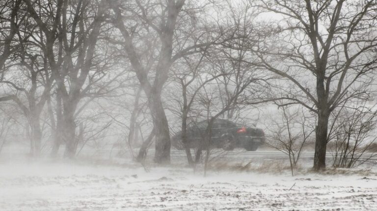 Több megyére is másodfokú riasztást adtak ki hófúvás miatt