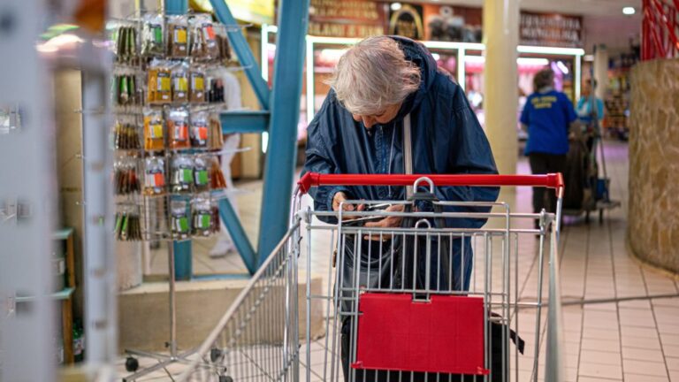 Jól járnának vagy csalódnának a magyar nyugdíjasok, ha euróban kapnák az ellátást?