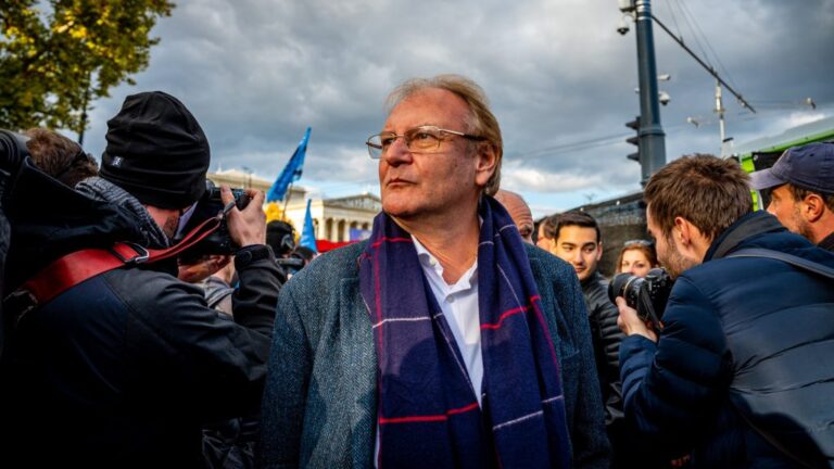 Hiller István újraindul, a Tiszán túli baloldaliakat célozza meg a választáson