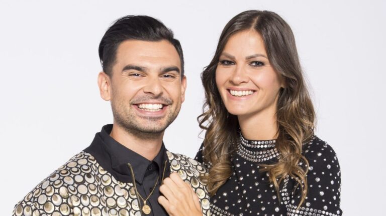 Horváth Tamásék külföldön ragadtak: nem engedték repülőre szállni az énekes törött lábú feleségét