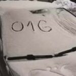 O1G-t rajzoltak a családi kocsi havas szélvédőjére, a fideszes egyből feljelentést tesz