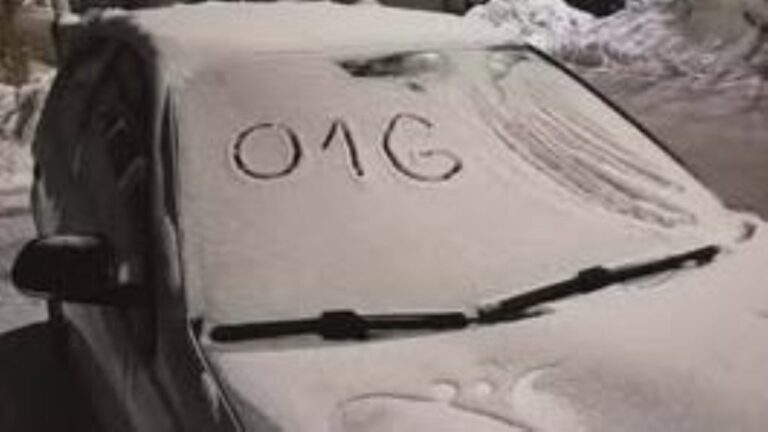 O1G-t rajzoltak a családi kocsi havas szélvédőjére, a fideszes egyből feljelentést tesz