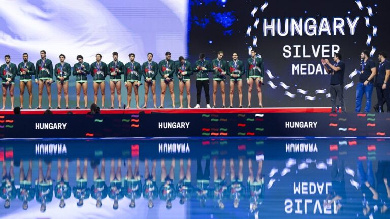 „Nem jött jól, hogy a szerbek elleni csoportmeccsen az utolsó negyedet 6-2-re nyertük, mert ez bekapcsolta náluk a vészcsengőt” – Kemény Dénes a pólóválogatott Eb-jéről