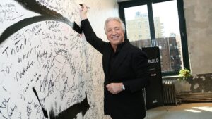 Tíz éve halt meg a férfi, akinek a tudomány és a fél világ szerint tökéletes hangja volt – Alan Rickmanre emlékezünk