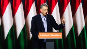 Közlekedésinfó: január 20-án jön az új KRESZ és az összes hazai lakóövezet kamionmentes lehet Lázár szerint