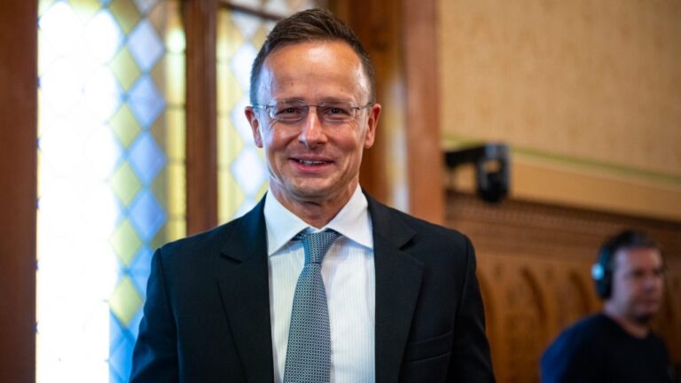 Szijjártó csütörtökön Belgrádban tárgyal a NIS megvásárlásáról