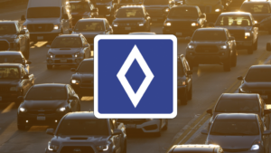 Új közlekedési tábla terjed Európában, mutatjuk, mire hívja fel a figyelmet