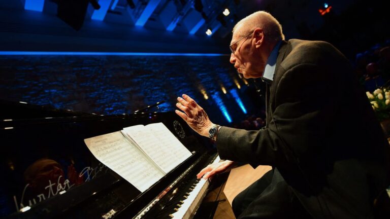 A 100 éves Kurtág György szembesít a bűneinkkel, és a zenével tanúsítja: a lehetetlen mégis lehetséges