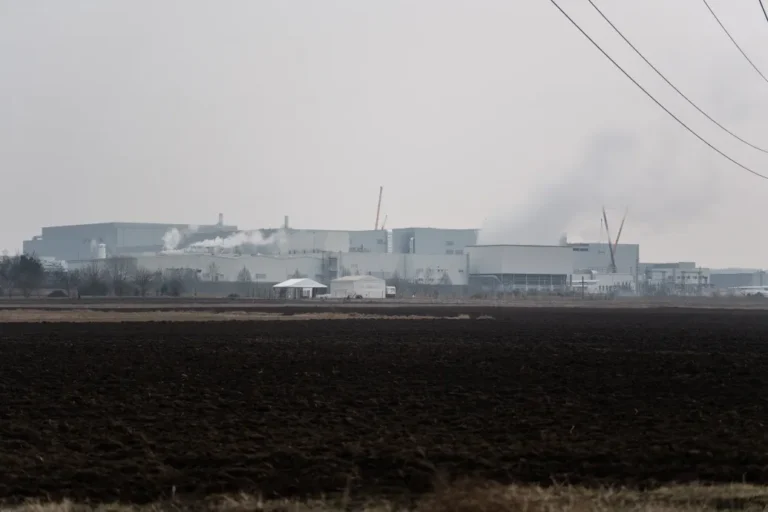 Gödi Samsung-ügy: feljelentést tesz, Szijjártó és Lantos rendkívüli meghallgatását kezdeményezi Keresztes László Lóránt