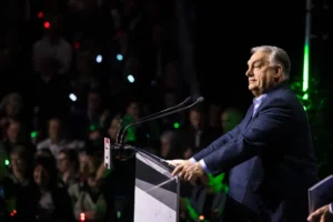 Két nappal a szombathelyi DPK-gyűlés után kormányrendelettel segíthet Orbán Viktor a Haladásnak