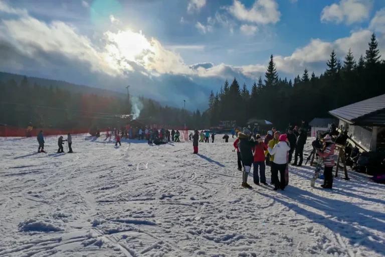 Kipróbáltam egy gyengélkedő szezonban a Bucsin sípályáját, amire nagy szüksége lett volna Parajdnak