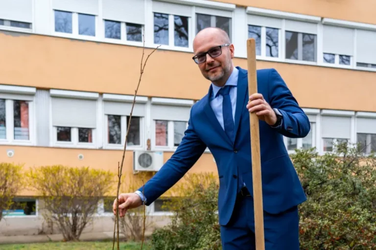 MOK: A pszichiáterek elvárják, hogy Ézsi Robint azonnal menesszék a Nyírő OPAI éléről