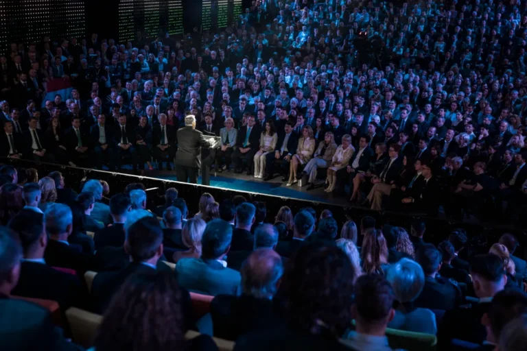 A halál vámszedőinek hívott Shellről és Erste Bankról nemrég egészen más hangnemben beszélt a kormány