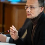 Megbízható partnerből háborún nyerészkedők, akik elvennék a magyarok pénzét – pár hónap alatt így változott Szijjártó véleménye a Shellről