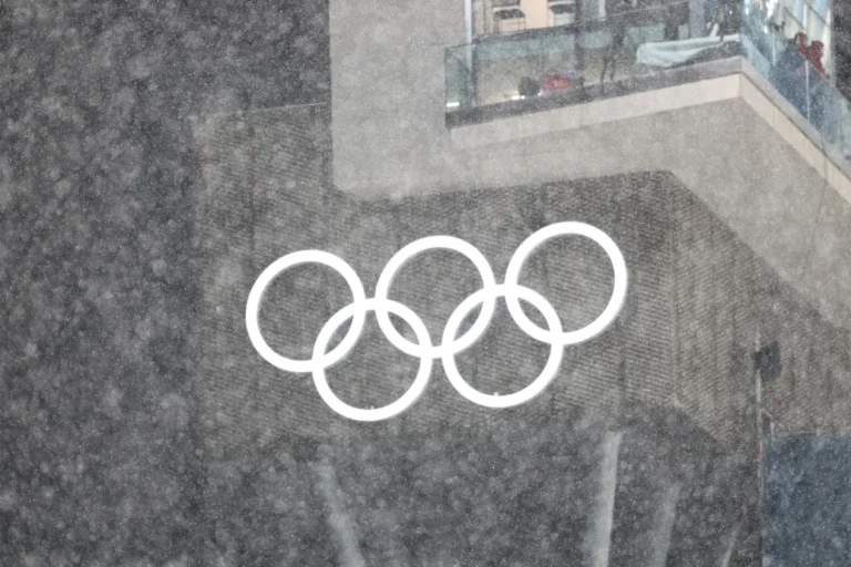 Történelmi magyar siker, versenyekbe beleszóló havazás is volt hétfőn a téli olimpián