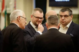 A Fidesz-frakció elmegy egy olyan közgyűlésre, amit csak nyolc órával későbbre hívott össze Győr ellenzéki polgármestere