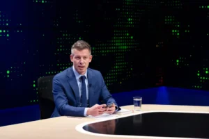 Oligarchák, zsarolás, út a börtönbe – a legfontosabb részek a Magyar Péter-interjúból