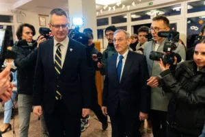 Ilyen az, amikor már a kérdéseinket is elhazudják