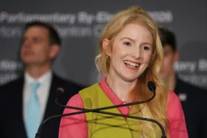 A Zöldek gázszerelő jelöltje nyerte a brit időközi választást