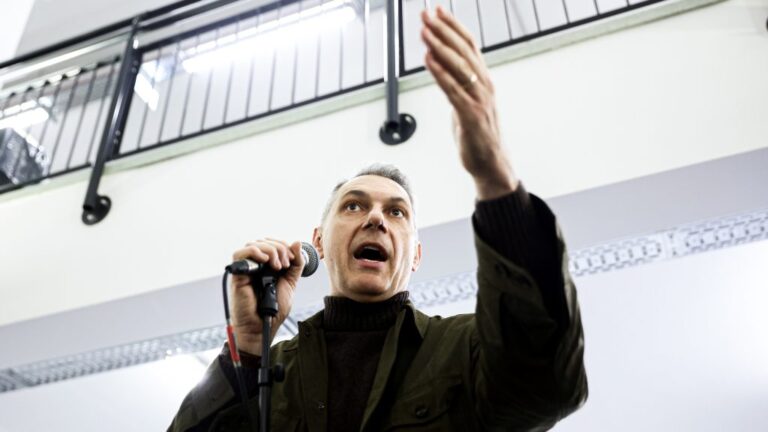 Lázár János: Még jobb lenne a kampány, ha Habony vezetné