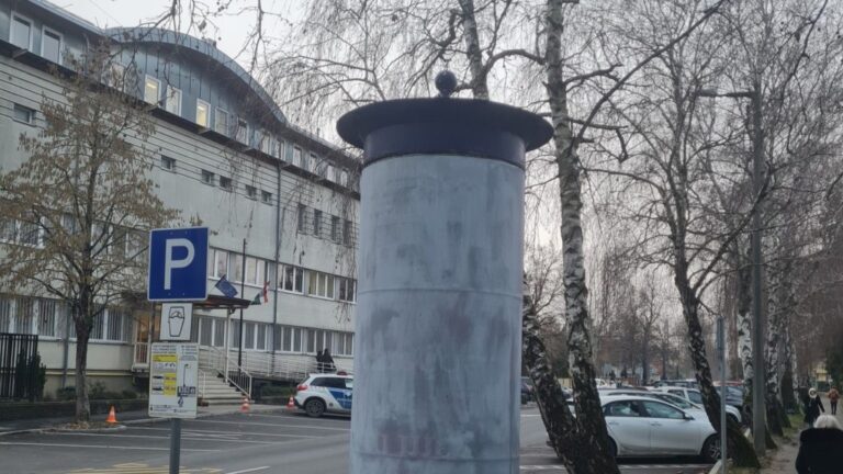 Eltűntek a kormányzati plakátok a Mészáros-féle hirdetőoszlopokról Keszthelyen