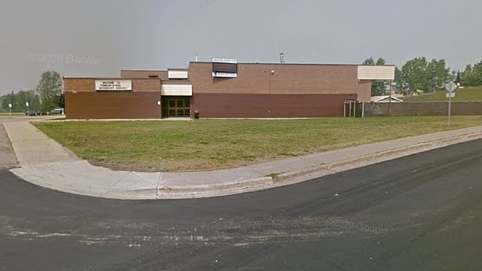 Legkevesebb 10-en meghaltak egy iskolai lövöldözésben Kanadában