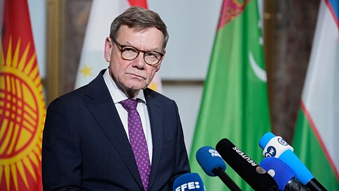 Csak a szája jár Macronnak, sugallta a német külügyminiszter a francia védelmi kiadásokról