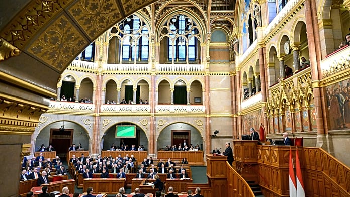 Felmérés: pénzügyi megszorításokra számít a magyarok többsége a választások után