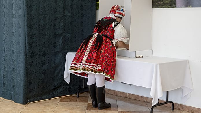 A stabil kormányzást igen, az arányos képviseletet nem szolgálja a magyar választási rendszer