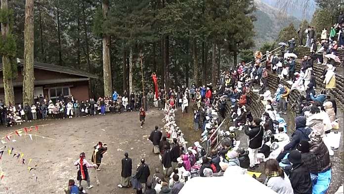 Japán: az Akiba fesztivál tömegeket vonz a hideg ellenére