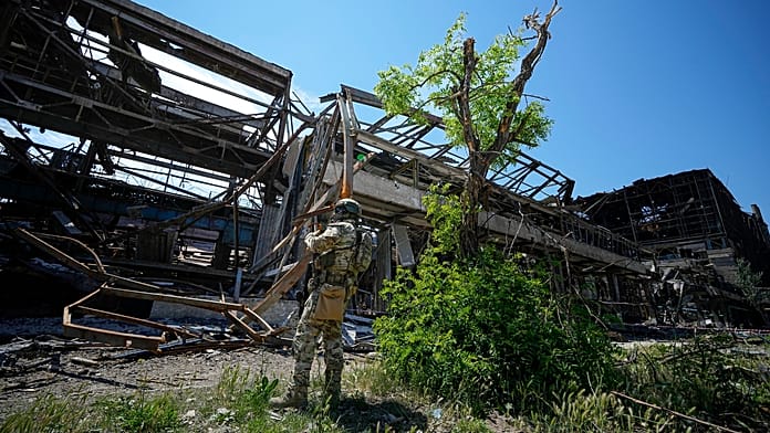 Hogyan züllesztette le Oroszország a megszállt kelet-ukrajnai területeket?